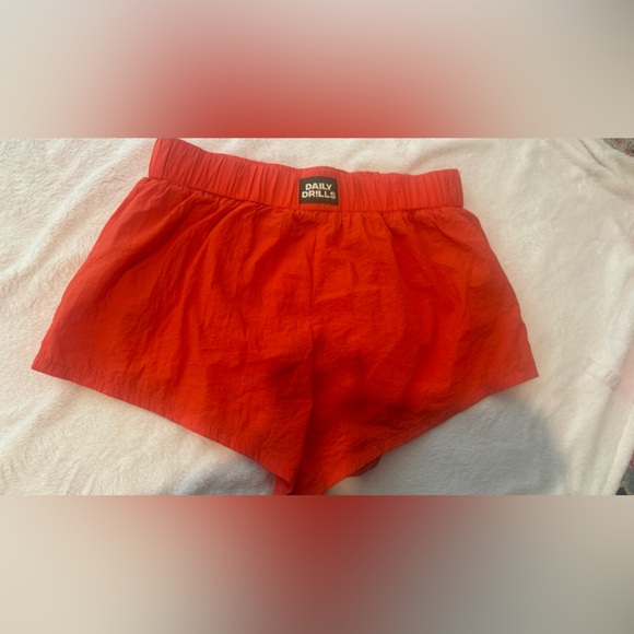 DAILY DRILLS ORANGE SHORTS - Picture 2 of 7